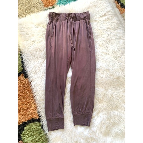 Lululemon cropped jogger - Picture 4 of 10